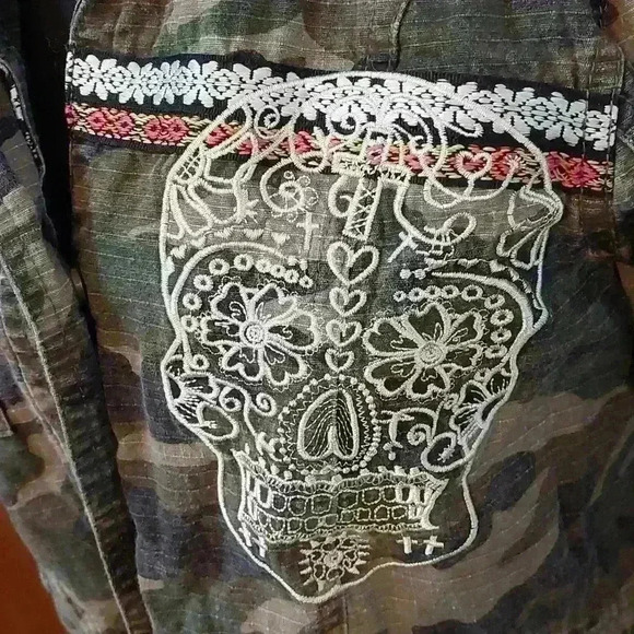 Daytrip Camo Sugar Skull Jacket #0025B - Picture 2 of 9